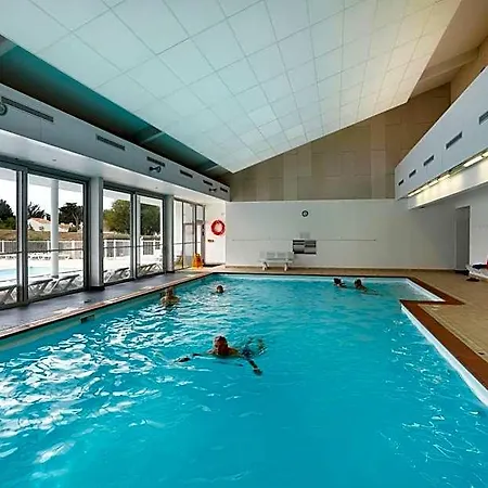 Отель Goelia Les Grands Rochers 3*