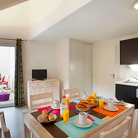 Отель Goelia Les Grands Rochers 3*